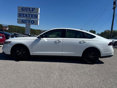 Used 2025 Honda Accord SE image 2