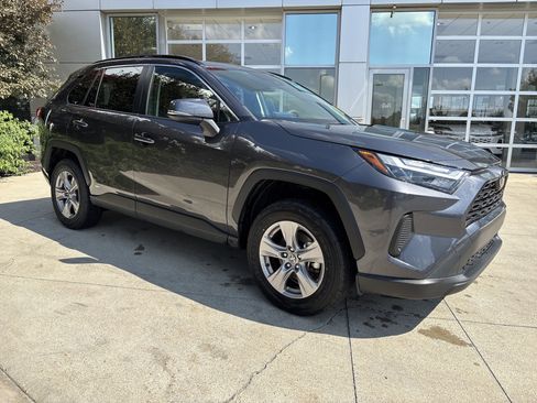 Used 2025 Toyota RAV4 XLE AWD/4WD image 36