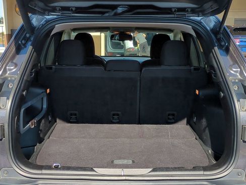 Used 2015 Jeep Cherokee Latitude w/ Comfort/Convenience Group image 12