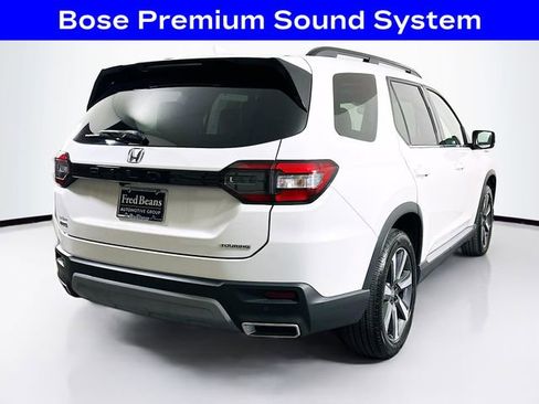 Used 2025 Honda Pilot Touring image 7