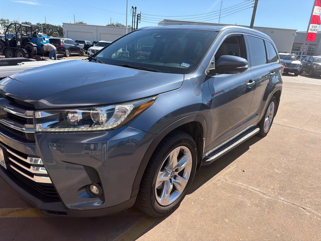 Used 2019 Toyota Highlander Limited FWD image 3