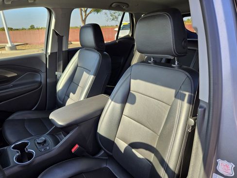 Used 2024 GMC Terrain SLT image 14