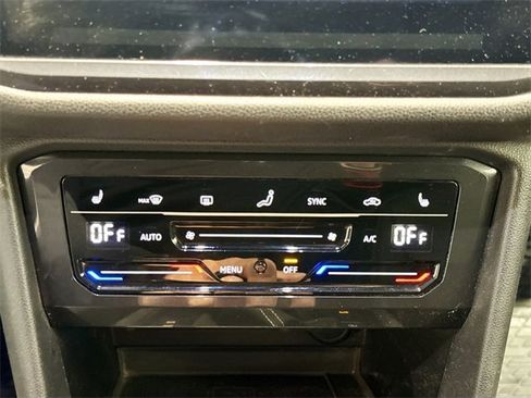 Used 2023 Volkswagen Tiguan SE R-Line image 11