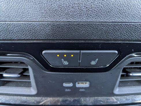 Used 2024 GMC Sierra 2500 AT4 image 44