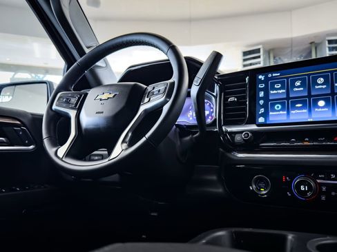 Used 2024 Chevrolet Silverado 1500 LT image 38