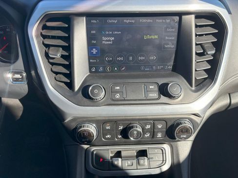 Used 2023 GMC Acadia SLT w/ Preferred Package image 18