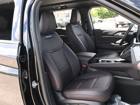 New 2026 Ford Explorer Platinum RWD image 23