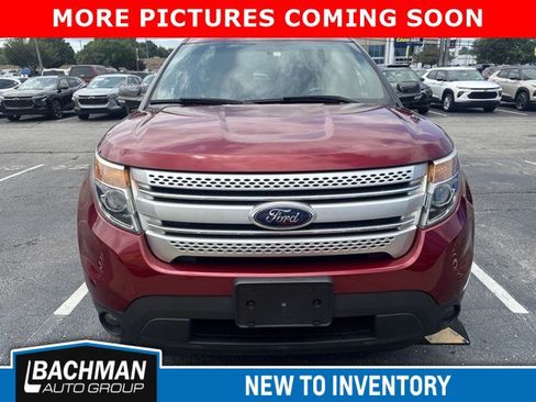 Used 2015 Ford Explorer XLT w/ Equipment Group 202A FWD image 3