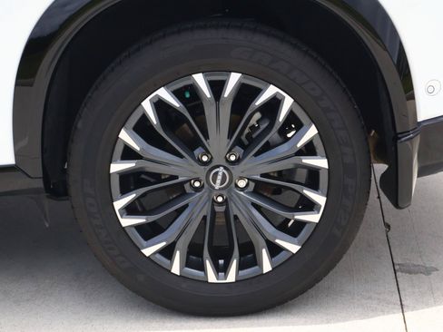 Used 2025 Nissan Rogue Platinum FWD image 8