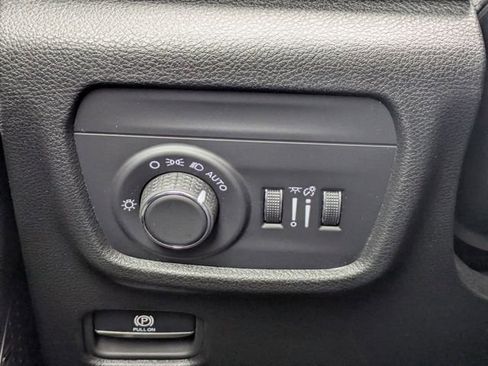 Used 2025 Jeep Grand Cherokee Laredo X image 26