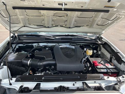 Used 2022 Toyota Tacoma SR AWD/4WD image 33