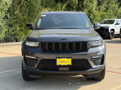New 2025 Jeep Grand Cherokee Limited w/ Black Appearance Package image 3