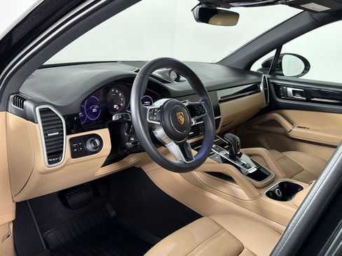 Certified 2023 Porsche Cayenne AWD/4WD image 4