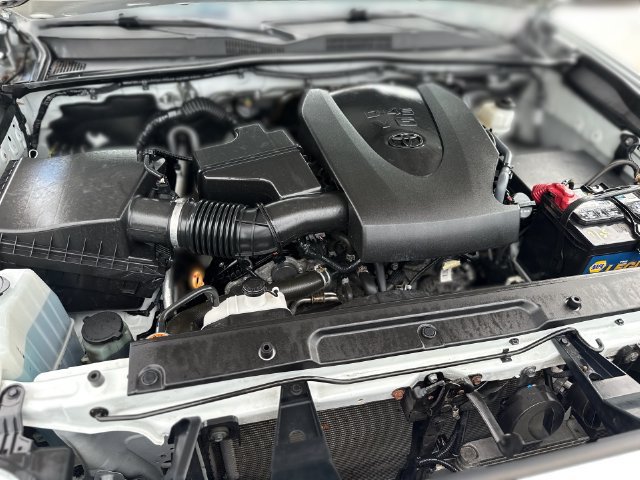Used 2019 Toyota Tacoma SR5 AWD/4WD image 18