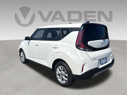 Used 2023 Kia Soul LX w/ Option Group 015 FWD image 17