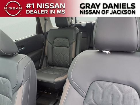 New 2026 Nissan Pathfinder Platinum w/ Accent Package FWD image 32