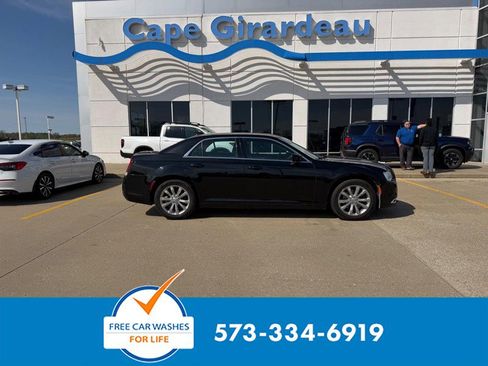 Used 2018 Chrysler 300 Touring AWD/4WD image 1