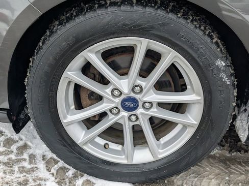 Used 2017 Ford Focus SE w/ Cold Weather Package FWD image 17