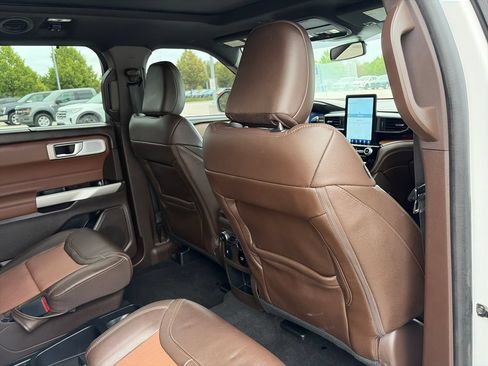 Used 2021 Ford Explorer King Ranch w/ Premium Technology Package AWD/4WD image 38