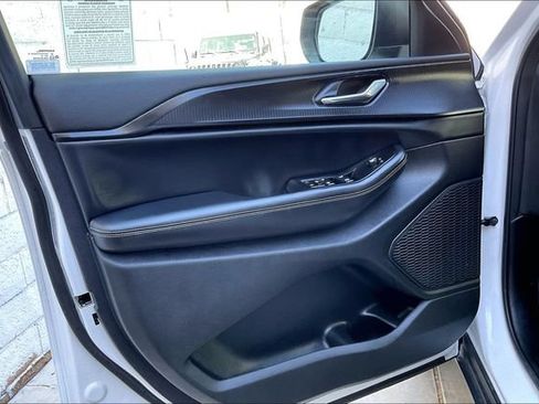Used 2025 Jeep Grand Cherokee Laredo X w/ Trailer Tow Package AWD/4WD image 22