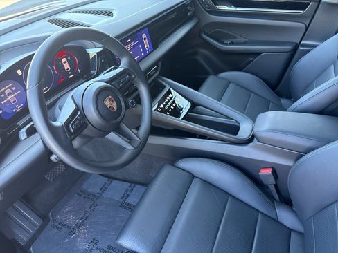 Certified 2025 Porsche Macan 4 Electric AWD/4WD image 5