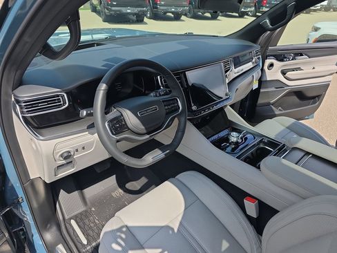 New 2026 Jeep Grand Wagoneer L Summit AWD/4WD image 18