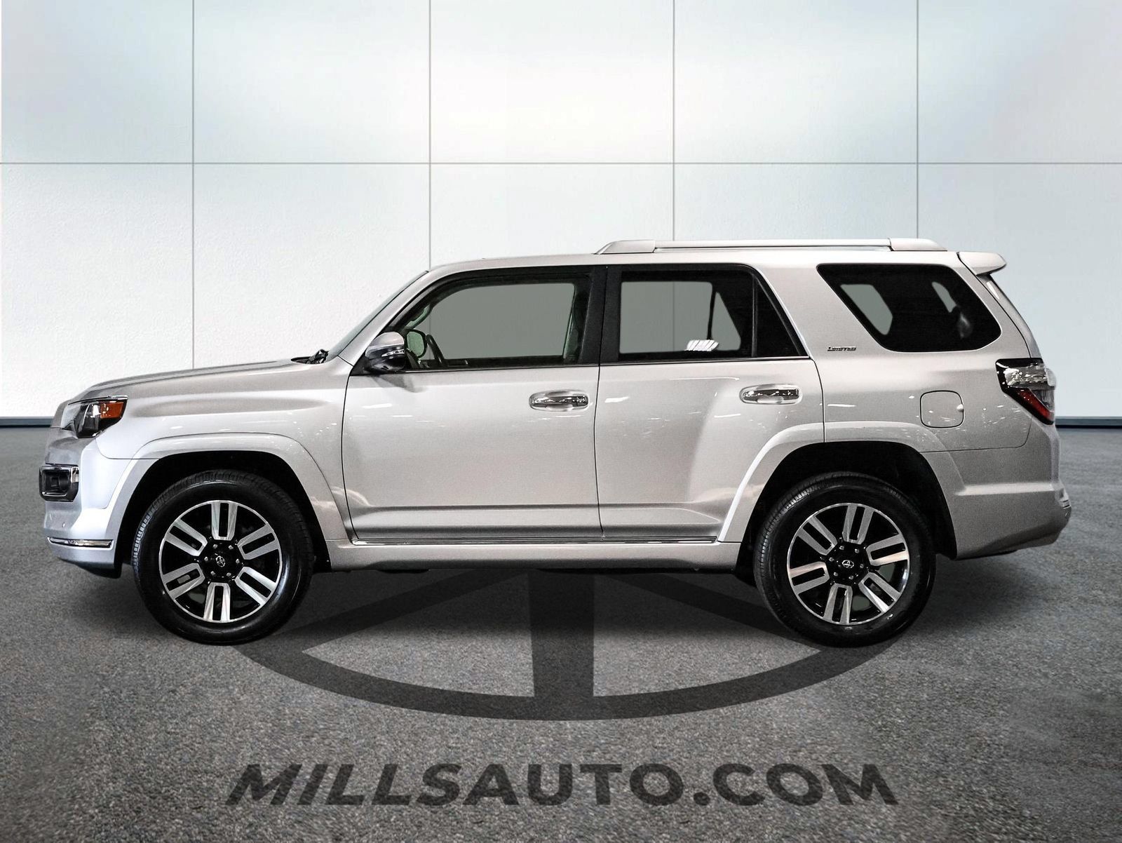 Used 2024 Toyota 4Runner Limited AWD/4WD image 3