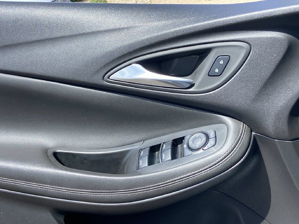 Used 2024 Buick Encore GX Sport Touring FWD image 18