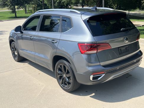 Certified 2023 Volkswagen Taos SE FWD image 8