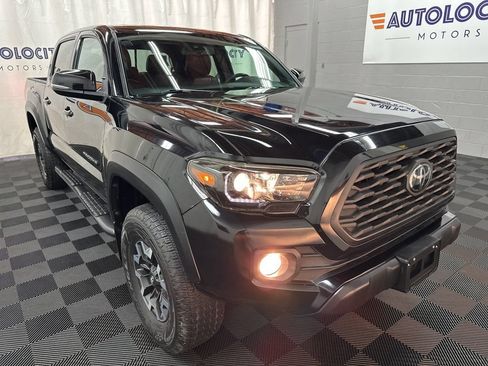 Used 2020 Toyota Tacoma TRD Off-Road w/ Technology Package AWD/4WD image 3