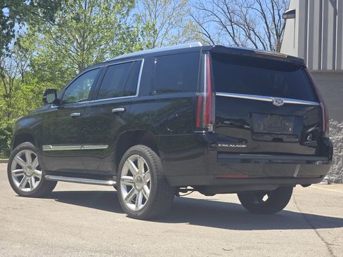 Used 2016 Cadillac Escalade Luxury AWD/4WD image 14