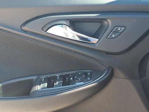 Used 2017 Chevrolet Malibu LT FWD image 19