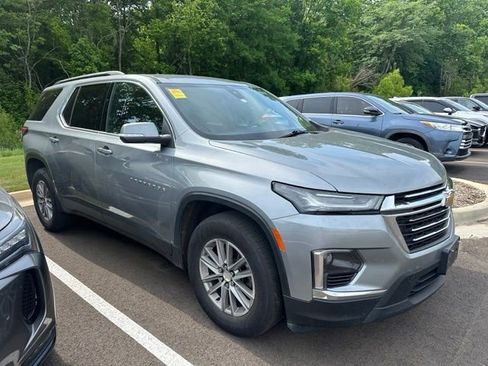 Used 2023 Chevrolet Traverse LT FWD image 3