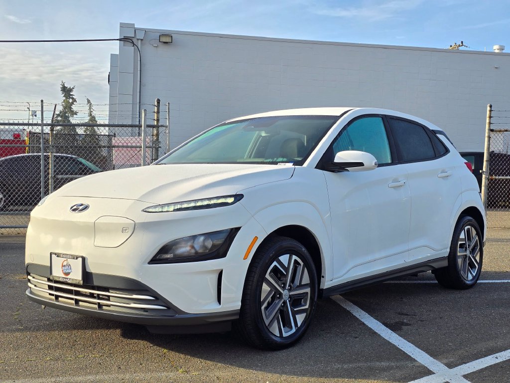 Used 2023 Hyundai Kona SE FWD image 3
