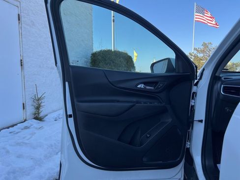 Used 2021 Chevrolet Equinox LT image 9