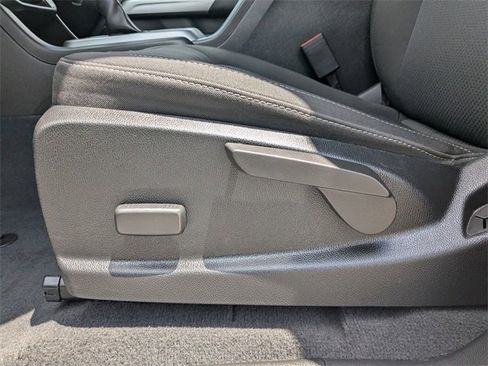 Used 2022 Chevrolet Colorado LT w/ LT Convenience Package image 21