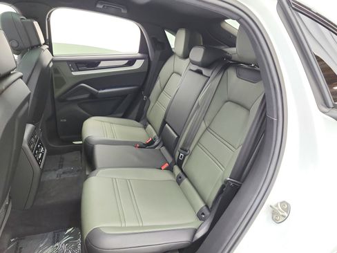 Used 2024 Porsche Cayenne Coupe AWD image 22
