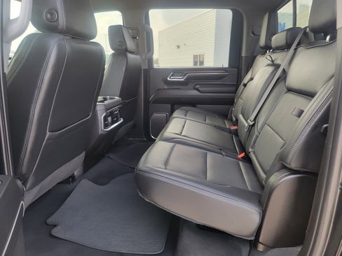 Used 2024 GMC Sierra 2500 Denali image 16