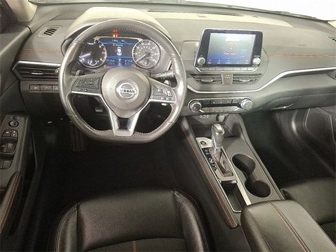 Used 2022 Nissan Altima 2.5 SR image 2