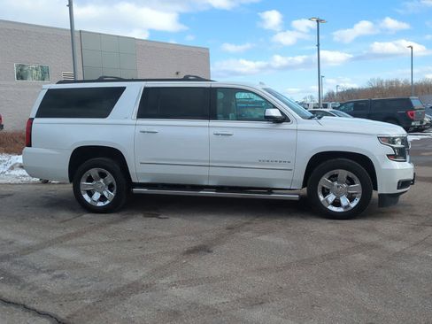 Used 2017 Chevrolet Suburban LT w/ LT Signature Package image 9
