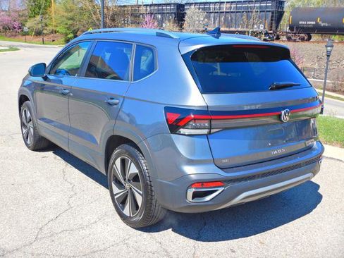 Used 2025 Volkswagen Taos SE image 6