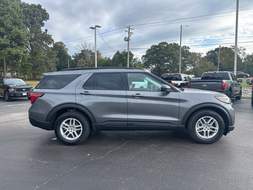 New 2026 Ford Explorer Active RWD image 2