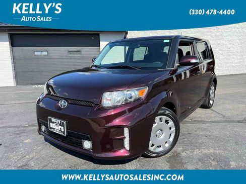 Used 2015 Scion xB image 1