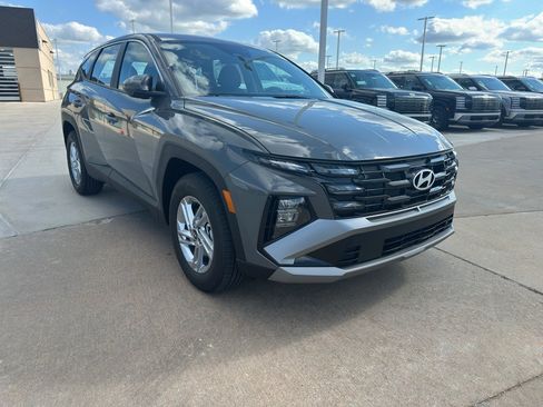 New 2026 Hyundai Tucson SE FWD image 2