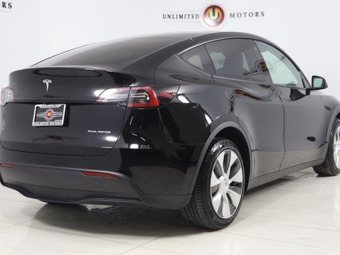 Used 2022 Tesla Model Y Long Range image 3