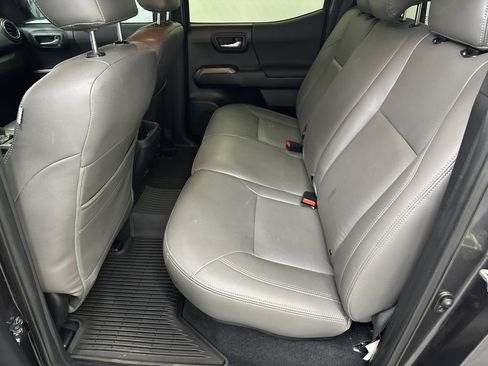 Used 2020 Toyota Tacoma TRD Off-Road AWD/4WD image 20