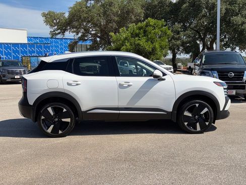 Used 2025 Nissan Kicks SR w/ SR Premium Package AWD/4WD image 4