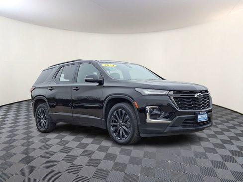 Used 2023 Chevrolet Traverse RS image 2
