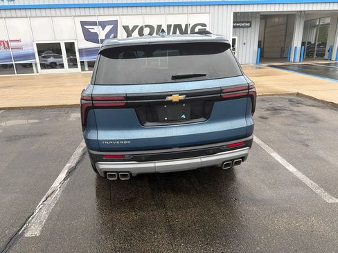 Used 2025 Chevrolet Traverse LT FWD image 5