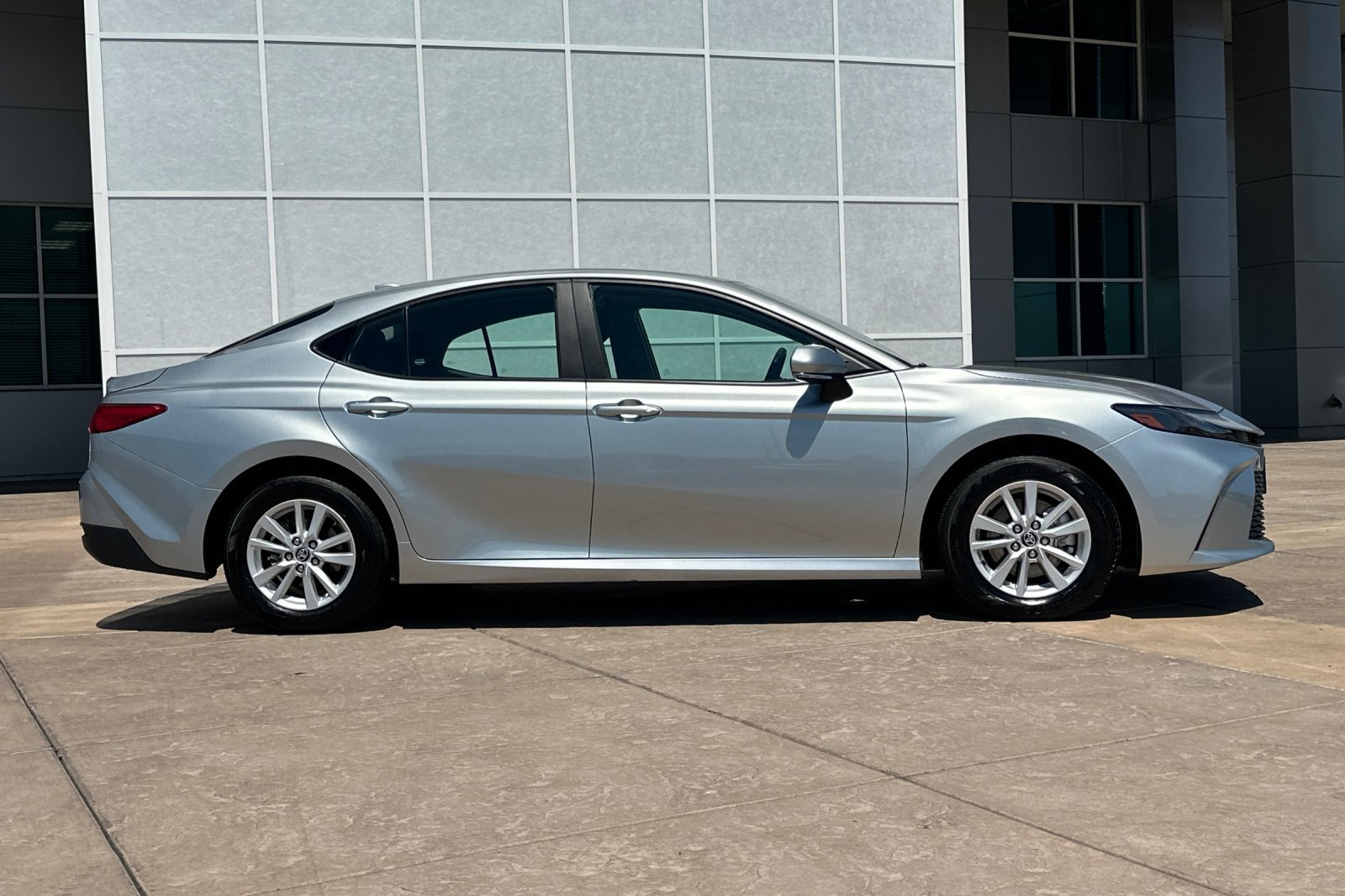 Used 2025 Toyota Camry LE w/ Convenience Package AWD/4WD image 3